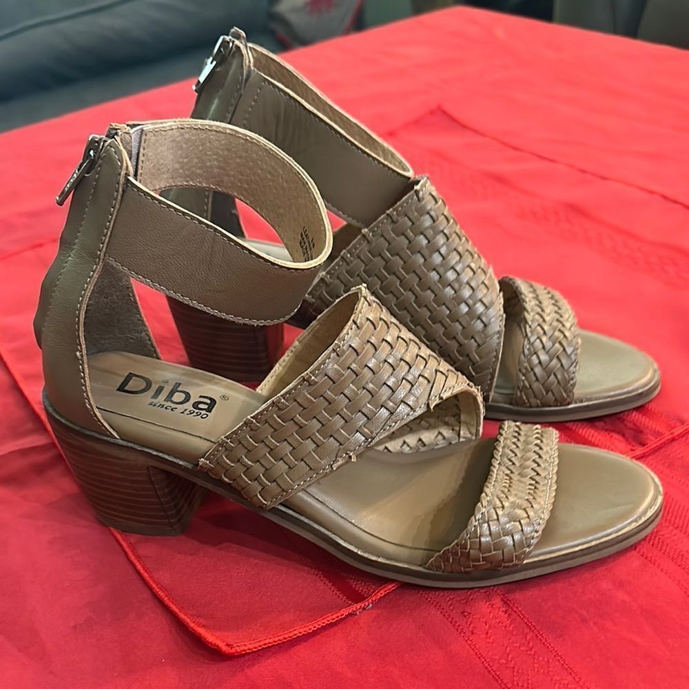 Diba Tan Heeled Sandals with Crisscross Straps Size 8